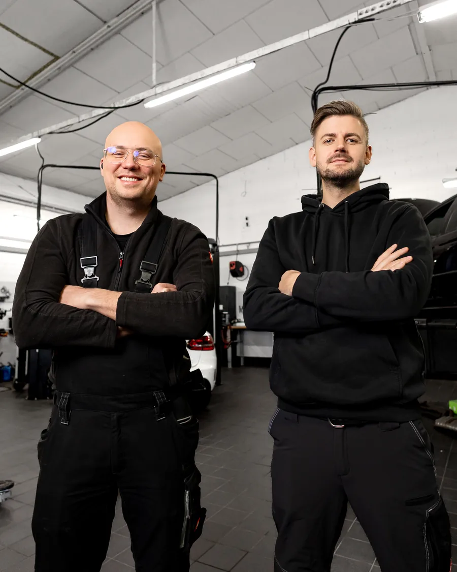 Philip Werner und Martin Gladysz in ihrer Werkstatt in Kaarst